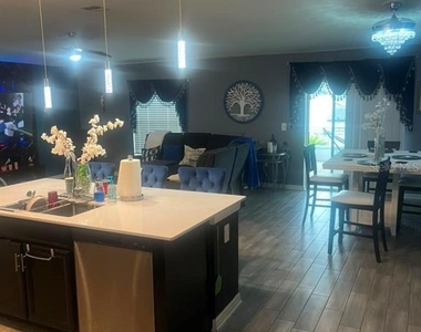 815 Ofanto Way - Photo Thumbnail 5