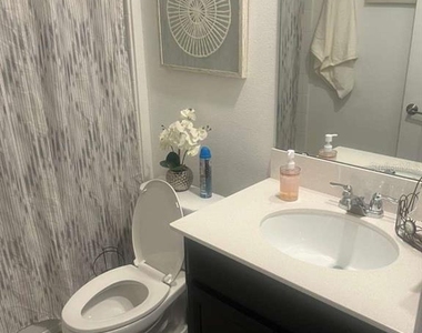 815 Ofanto Way - Photo Thumbnail 9