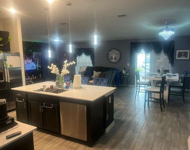 815 Ofanto Way - Photo Thumbnail 3