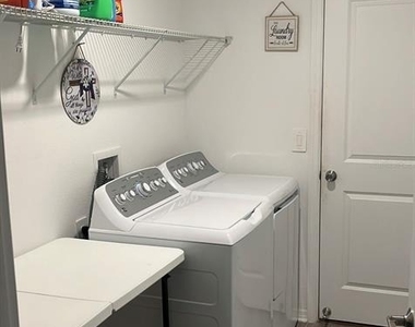 815 Ofanto Way - Photo Thumbnail 17