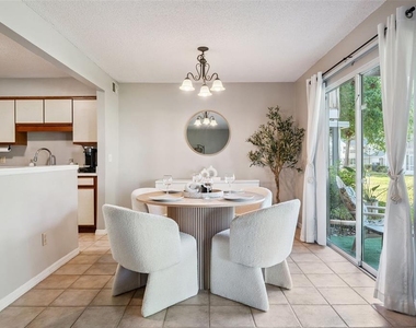2258 Coach House Boulevard - Photo Thumbnail 11