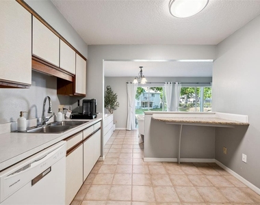 2258 Coach House Boulevard - Photo Thumbnail 5