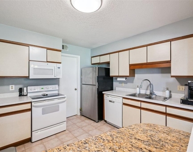 2258 Coach House Boulevard - Photo Thumbnail 7