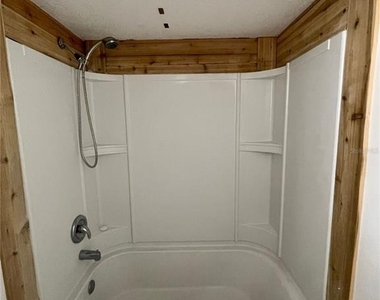 3318 Camelot Drive - Photo Thumbnail 21