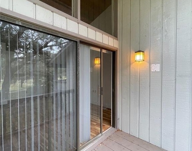 3318 Camelot Drive - Photo Thumbnail 6