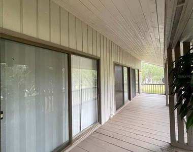 3318 Camelot Drive - Photo Thumbnail 20