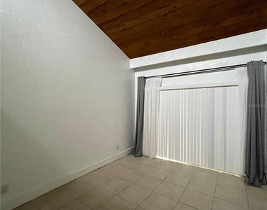 3318 Camelot Drive - Photo Thumbnail 14