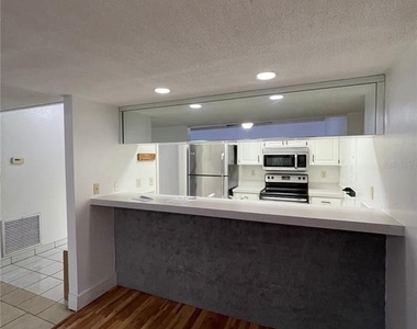 3318 Camelot Drive - Photo Thumbnail 5