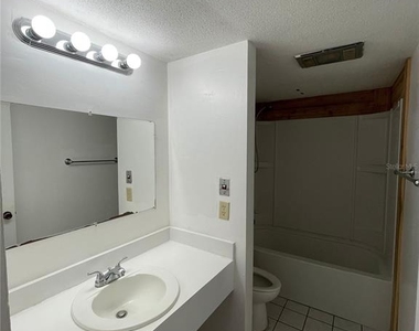 3318 Camelot Drive - Photo Thumbnail 8