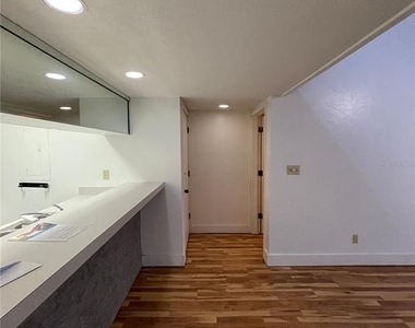 3318 Camelot Drive - Photo Thumbnail 7