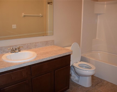 1516 Scarlet Oak Loop - Photo Thumbnail 9