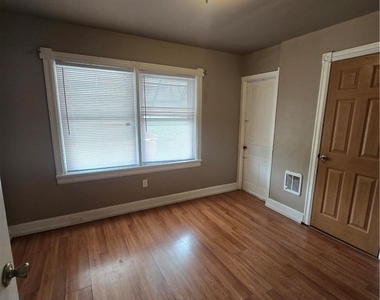 328 N 9th Street - Photo Thumbnail 2