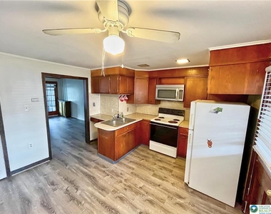 1022 S 10th Street - Photo Thumbnail 5