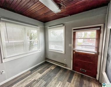1022 S 10th Street - Photo Thumbnail 2