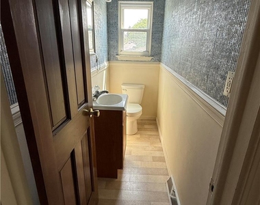 225 N 8th - Photo Thumbnail 6
