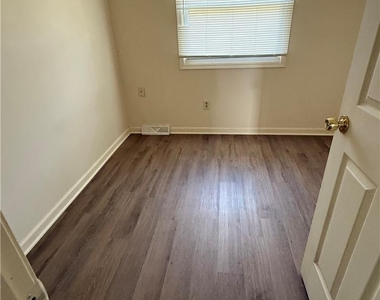 225 N 8th - Photo Thumbnail 10