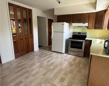 225 N 8th - Photo Thumbnail 3