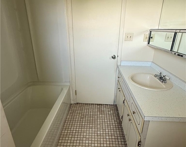 225 N 8th - Photo Thumbnail 7