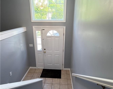 220 7th Street - Photo Thumbnail 2