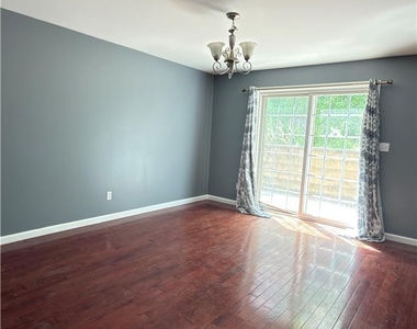 220 7th Street - Photo Thumbnail 7