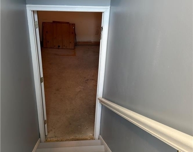 220 7th Street - Photo Thumbnail 3