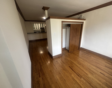 East 36th Street - Photo Thumbnail 3