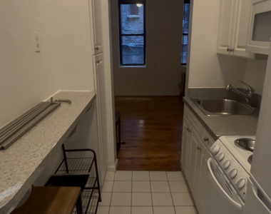 East 2nd Street - Photo Thumbnail 3