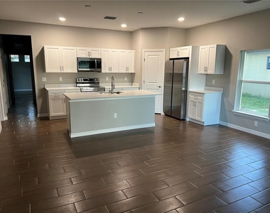 554 Ronnoc Lane - Photo Thumbnail 8