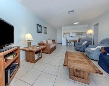 217 Airport Avenue W - Photo Thumbnail 13