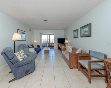 217 Airport Avenue W - Photo Thumbnail 8