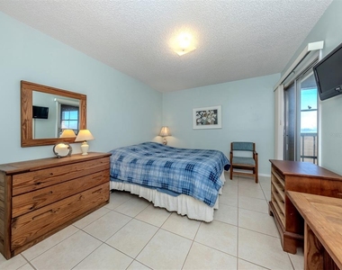 217 Airport Avenue W - Photo Thumbnail 21