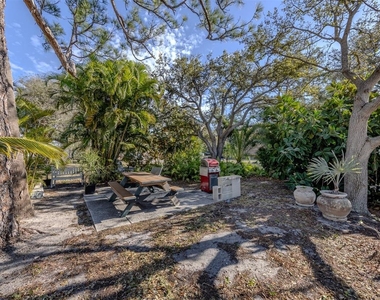 217 Airport Avenue W - Photo Thumbnail 4