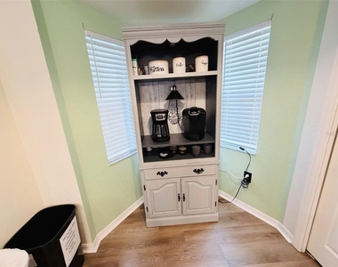 6868 Bordeaux Boulevard - Photo Thumbnail 12