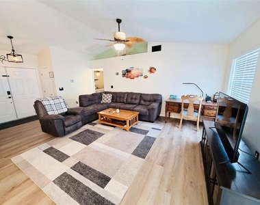 6868 Bordeaux Boulevard - Photo Thumbnail 7