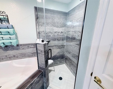 6868 Bordeaux Boulevard - Photo Thumbnail 21
