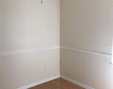 2417 Golfview Street - Photo Thumbnail 5