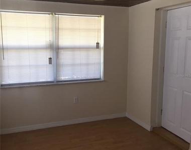 2417 Golfview Street - Photo Thumbnail 8