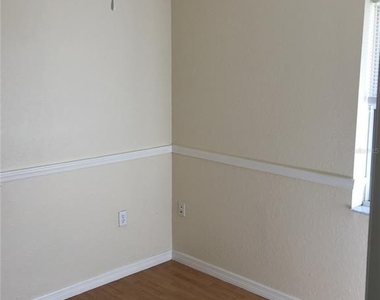 2417 Golfview Street - Photo Thumbnail 3