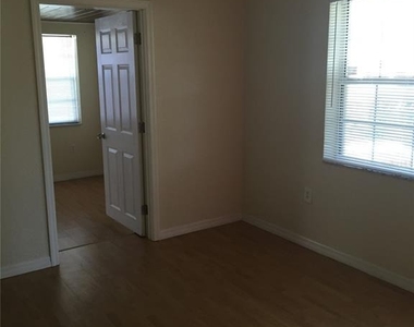 2417 Golfview Street - Photo Thumbnail 7