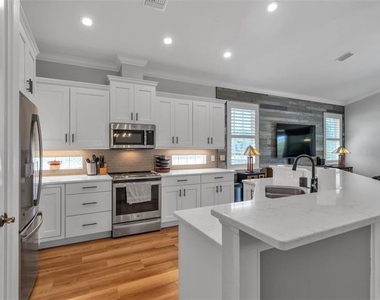 7766 Lake James Boulevard - Photo Thumbnail 6