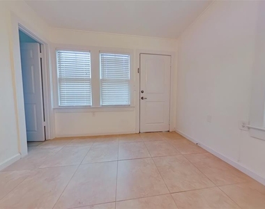 327 Nw 15th Terrace - Photo Thumbnail 7