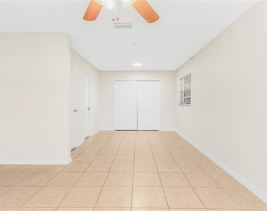 2707 Lakewood Lane - Photo Thumbnail 12