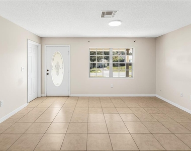 2707 Lakewood Lane - Photo Thumbnail 3