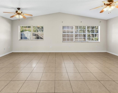 2707 Lakewood Lane - Photo Thumbnail 6