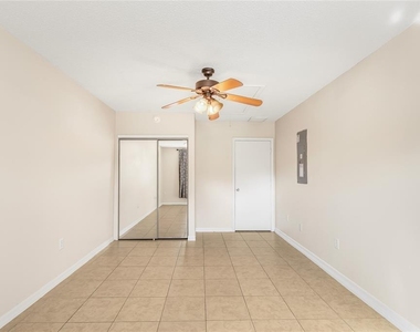 2707 Lakewood Lane - Photo Thumbnail 15