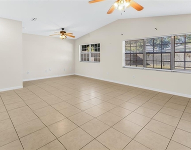 2707 Lakewood Lane - Photo Thumbnail 7
