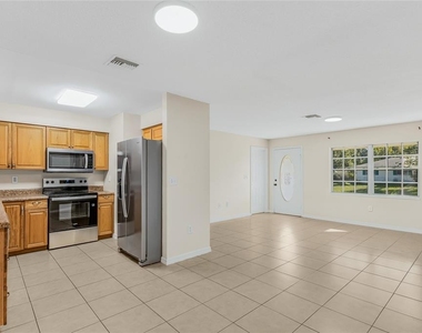 2707 Lakewood Lane - Photo Thumbnail 2