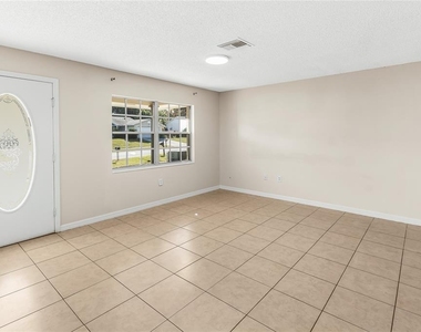 2707 Lakewood Lane - Photo Thumbnail 4