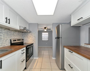 5026 Water Oak Drive - Photo Thumbnail 8