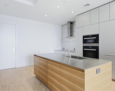 111 S Pineapple Avenue - Photo Thumbnail 3